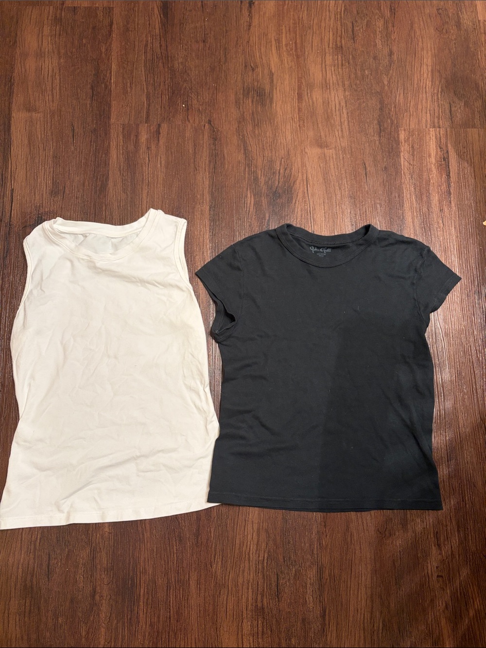 Mixed lot women’s crop tops white & black size 2  XS t-shirt. SHEIN John Galt